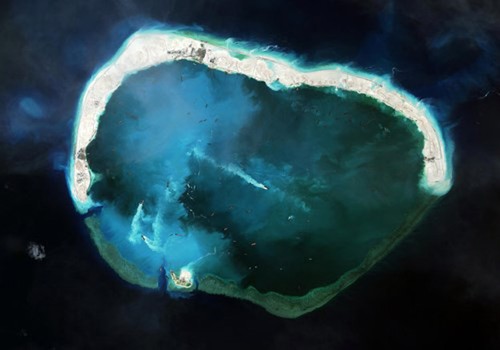 China’s illegal island building in East Sea damages environment - ảnh 1